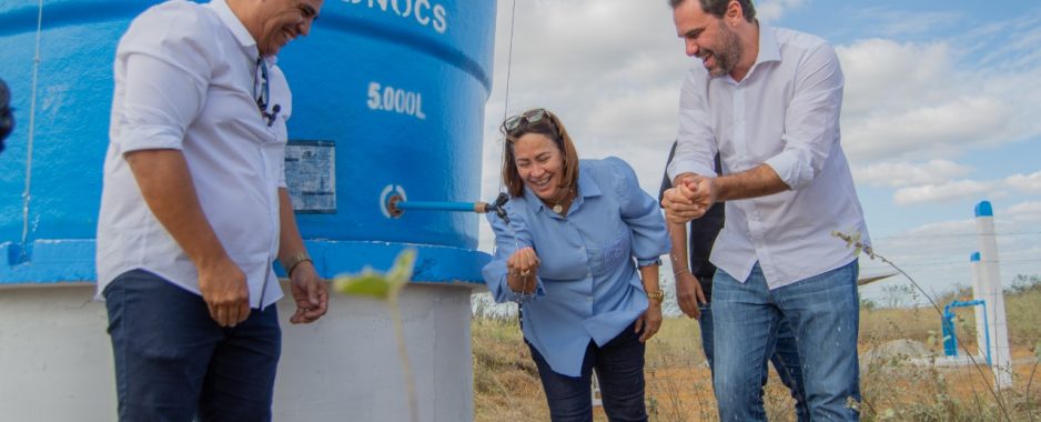 Suzana Ramos visita obras de pavimentação no Cajueiro e em Carnaíba do Sertão ao lado do deputado federal Adolfo Viana