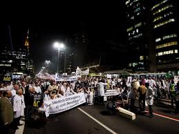 Atualizada - Protesto contra o Programa Mais Médicos fecha Avenida Paulista