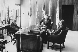 RicharNixon_and_Henry_Kissinger_meeting_with_Marion_-John-_Wayne