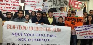 alunos-ocupam-reitoria-da-universidade-gama-filho-no-rio-