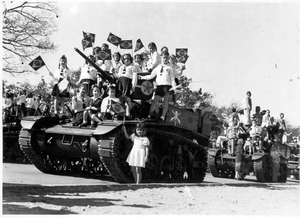 ditadura-criancas-tanque-gigante