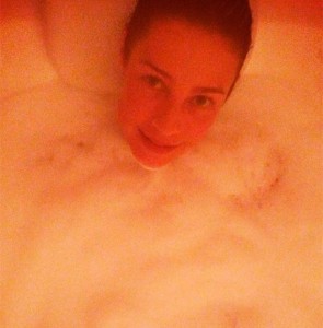 Luana Piovani tomando um banho relaxante