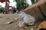 Pessoas flagradas jogando lixo na rua podem ser multadas em até R$ 3 mil