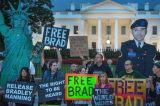 Manifestantes pedem libertação de Bradley Manning