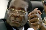 Em meio a críticas, Mugabe é eleito no Zimbábue pela sétima vez