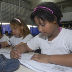 Ideb-educacao-crianca-escola-aula--xv4rg14182252-f3