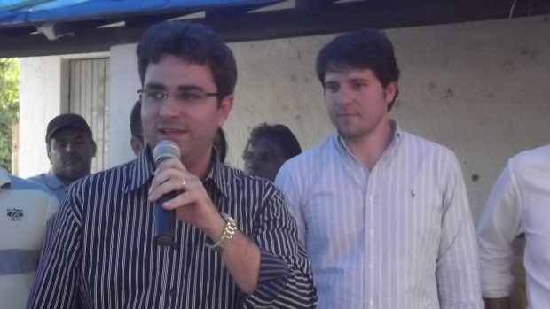 Prefeito de Sobradinho recebe mais um trator