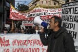 Milhares de funcionários públicos gregos protestam contra cortes de empregos