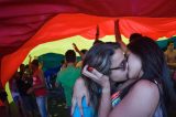 Casais homossexuais se inscrevem para casamento gay comunitário no Rio