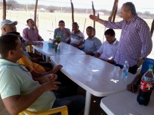 Cota reunido com pastores