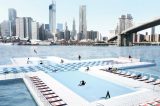 Designers criam piscina flutuante que filtra a água do rio em Nova York