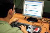 Operações bancárias com celular e tablet crescem 335%