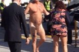 Passageiro bêbado fica nu em pista do aeroporto de Manchester