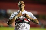 Antonio Carlos faz dois e São Paulo bate o Atlético Nacional