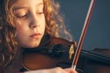 Estudar música na infância melhora a forma como o cérebro processa sons na velhice