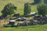 Hotel de luxo constrói favela para hóspedes