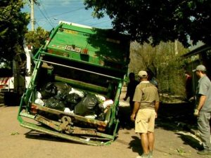 CARRO ATOLADO