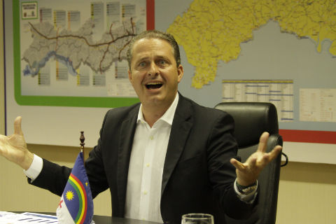 Investimento em educação no Estado foi de R$ 300 milhões, afirma Eduardo Campos