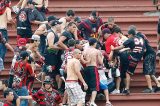 Briga entre torcidas de Vasco e Atlético-PR deixa três hospitalizados em Joinville-SC