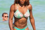 Serena Williams exibe curvas