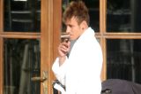 Sósia de Neymar aparece fumando cigarros em comercial