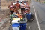 No Alto Sertão, moradores da Zona Rural perambulam atrás da água que resta em cacimbas