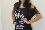 Anitta sai do subúrbio e leva a família para Barra da Tijuca
