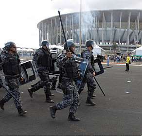 Protesto-Copa-Confederacoes-Ed-Ferreira-Estadao-15062013-292