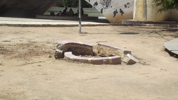 abandono em praça