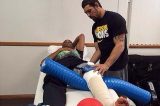 Anderson Silva posta primeira foto fazendo fisioterapia