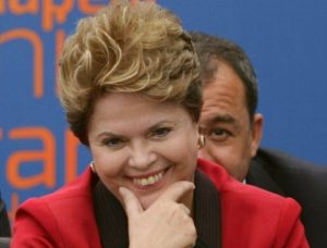 dilma-rousseff-sorri