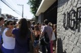 Estudantes embarcam para Brasília a fim de protestar contra descredenciamento