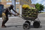 Ambulantes cobram até R$ 6 por água de coco
