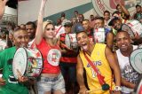 Bárbara Evans dança até o chão
