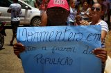 População de Dormentes e Afrânio fecham BR em protesto contra Compesa