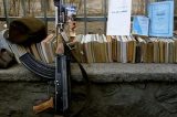 Disputa por canal da TV leva jovem a matar outro com AK-47