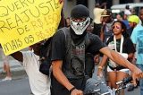 Governo estuda punir mascarados em protestos com até dez anos de prisão