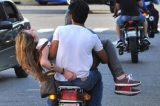 Miss venezuelana morre após ser baleada na cabeça durante protesto