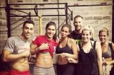 Marquezine ‘inveja’ barriga definida de amigos