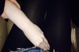 Miley Cyrus mostra inusitado brinquedo erótico