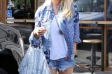 Jessica Simpson exibe pernas