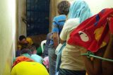 Detenta amarrada por cordas é solta para amamentar o filho Detenta amarrada por cordas é solta para amamentar o filho