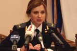 Promotora da Crimeia vira fenômeno sexy na web