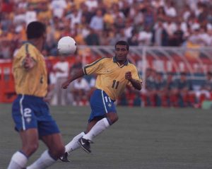 Romário aconselha Neymar a deixar problemas fora do campo