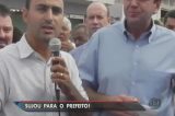 Vídeo flagra Paes jogando resto de fruta na rua durante evento após “Lei do Lixo Zero”