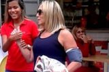 Susana Vieira circula com medidor de pressão arterial