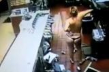 Vídeo: Mulher usando fio-dental ‘surta’ em lanchonete
