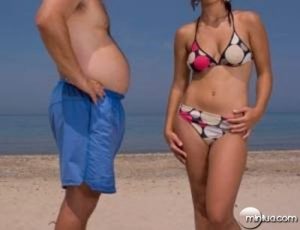 homem-gordo-com-mulher-magra-na-praia-1311118762216_300x230_thumb