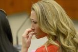 Professora admite sexo com três alunos adolescentes
