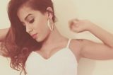 Sem calcinha? Anitta posa com shortinho ousado e levanta dúvida